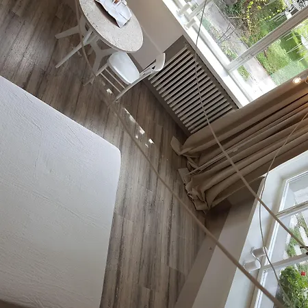 Couette-café A Piazza Del Gesù 3*