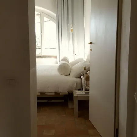 A Piazza Del Gesu 3*