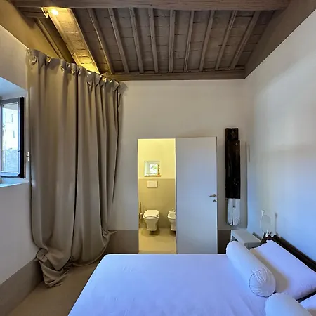 A Piazza Del Gesu 3*