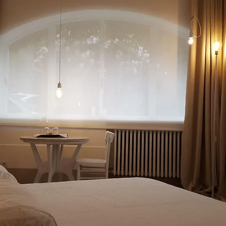 A Piazza Del Gesu 3*