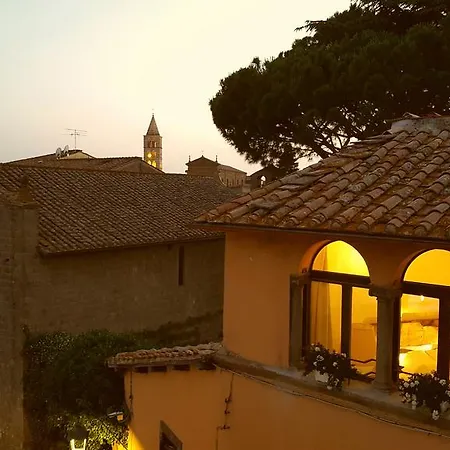 A Piazza Del Gesù
