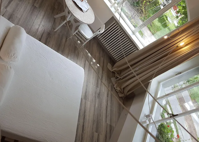 Couette-café A Piazza Del Gesù 3*